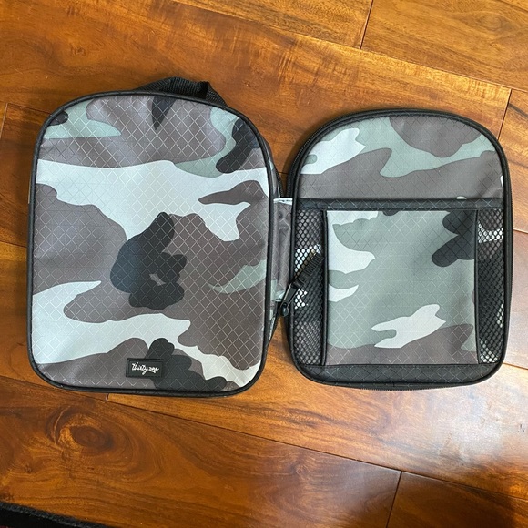 NWOT Child’s, Thirty-One Green Camo Print Insulated Zipper Lunch Bag - Picture 4 of 16